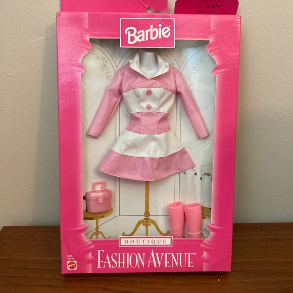 ☘️NEW! BARBIE BOUTIQUE FASHION AVENUE - Picture 1 of 2